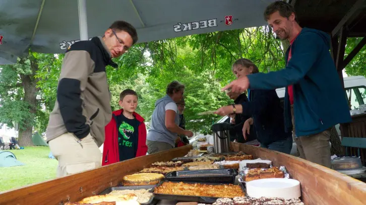 Kuchenbuffet im Freien